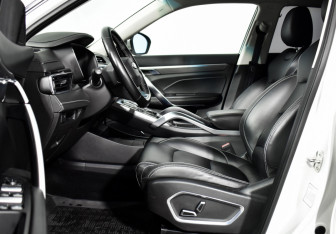 Подержанный автомобиль Geely Atlas Pro 2021 года (10 фото)