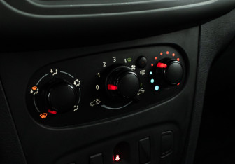 Подержанный автомобиль Renault Logan Sedan 2019 года (15 фото)