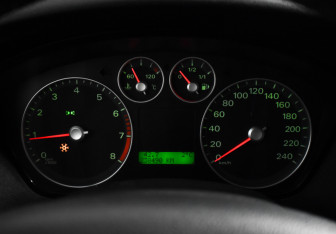 Подержанный автомобиль Ford Focus Hatchback 2006 года (16 фото)