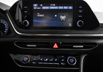 Подержанный автомобиль Hyundai Sonata 2021 года (14 фото)