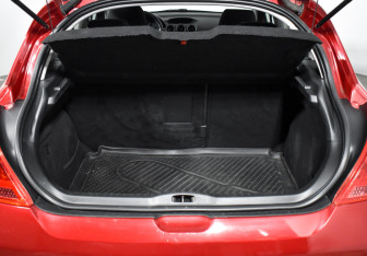 Подержанный автомобиль Peugeot 308 Hatchback 2011 года (18 фото)
