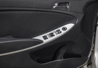 Подержанный автомобиль Hyundai Solaris Sedan 2012 года (18 фото)