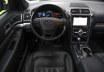 Подержанный автомобиль Ford Explorer 2017 года (12 фото)