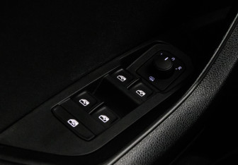 Подержанный автомобиль Skoda Karoq 2021 года (18 фото)