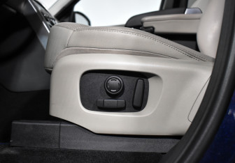 Подержанный автомобиль Land Rover Discovery 2017 года (12 фото)