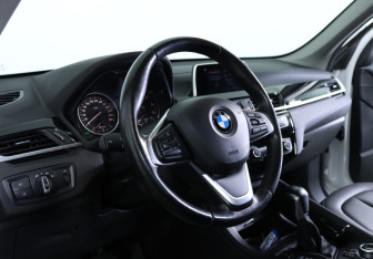 Подержанный автомобиль BMW X1 2017 года (13 фото)