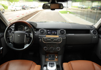 Подержанный автомобиль Land Rover Discovery 2016 года (11 фото)