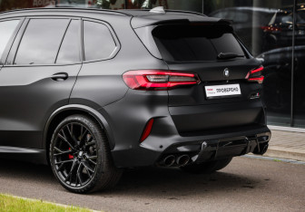 Подержанный автомобиль BMW X5 M 2021 года (12 фото)