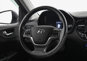 Подержанный автомобиль Hyundai Solaris Sedan 2021 года (14 фото)