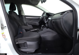 Подержанный автомобиль Skoda Octavia Liftback 2018 года (22 фото)