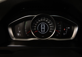 Подержанный автомобиль Volvo S60 2014 года (13 фото)
