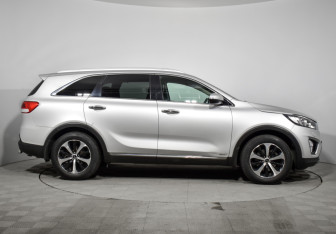 Подержанный автомобиль Kia Sorento 2017 года (4 фото)