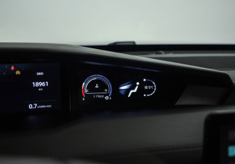 Подержанный автомобиль Changan UNI-V 2023 года (12 фото)