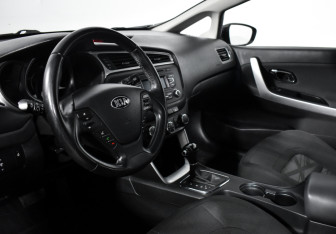 Подержанный автомобиль Kia Ceed Hatchback 2016 года (9 фото)