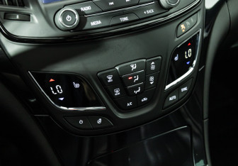 Подержанный автомобиль Opel Insignia Sedan 2013 года (16 фото)