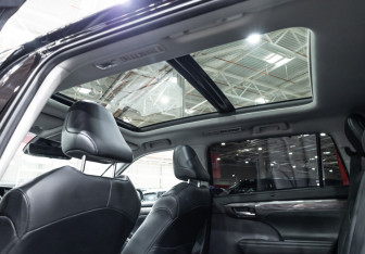 Подержанный автомобиль Toyota Highlander 2021 года (32 фото)
