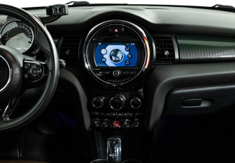 Подержанный автомобиль MINI Hatch 2019 года (14 фото)