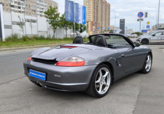 Подержанный автомобиль Porsche Boxster 2004 года (4 фото)