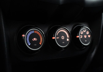 Подержанный автомобиль Mitsubishi ASX 2011 года (15 фото)