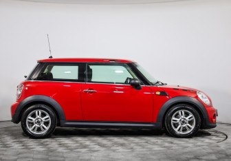 Подержанный автомобиль MINI Hatch 2012 года (4 фото)