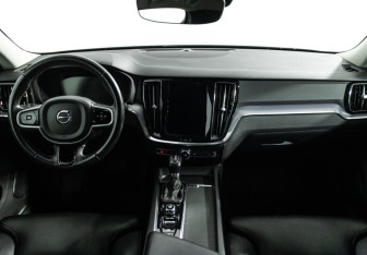 Подержанный автомобиль Volvo V60 2019 года (13 фото)