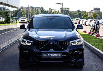 Подержанный автомобиль BMW X4 2020 года (3 фото)