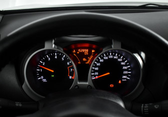 Подержанный автомобиль Nissan Juke 2012 года (19 фото)