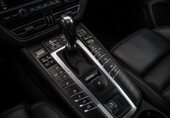 Подержанный автомобиль Porsche Macan 2019 года (20 фото)