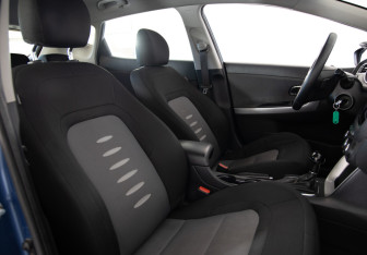 Подержанный автомобиль Kia Ceed Hatchback 2013 года (18 фото)