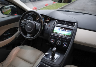 Подержанный автомобиль Jaguar E-Pace 2018 года (9 фото)