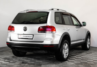 Подержанный автомобиль Volkswagen Touareg 2006 года (5 фото)