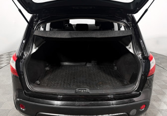 Подержанный автомобиль Nissan Qashqai 2010 года (18 фото)
