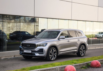 Подержанный автомобиль Geely Monjaro 2022 года (3 фото)