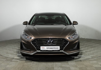 Подержанный автомобиль Hyundai Sonata 2017 года (2 фото)