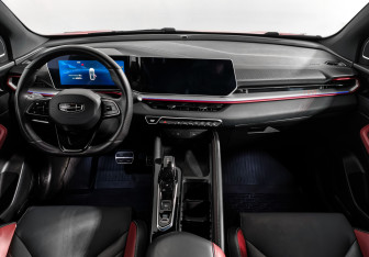 Подержанный автомобиль Geely Coolray 2023 года (15 фото)