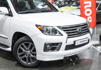 Подержанный автомобиль Lexus LX 2013 года (6 фото)