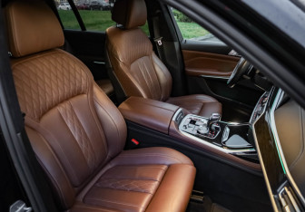 Подержанный автомобиль BMW X7 2019 года (27 фото)