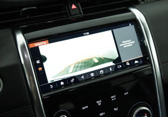 Подержанный автомобиль Land Rover Discovery Sport 2019 года (16 фото)