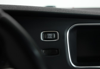 Подержанный автомобиль Volvo V40 Cross Country 2014 года (15 фото)