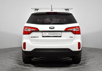 Подержанный автомобиль Kia Sorento 2017 года (6 фото)