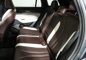 Подержанный автомобиль Geely Monjaro 2023 года (10 фото)