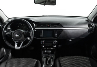 Подержанный автомобиль Kia Rio Sedan 2019 года (13 фото)