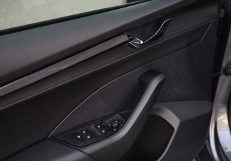 Подержанный автомобиль Skoda Octavia Liftback 2021 года (26 фото)