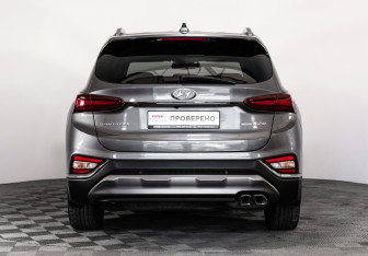Подержанный автомобиль Hyundai Santa Fe 2019 года (6 фото)