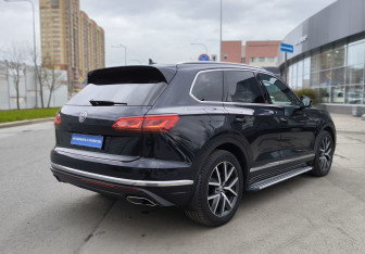 Подержанный автомобиль Volkswagen Touareg 2019 года (4 фото)