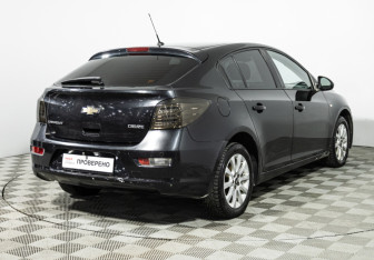 Подержанный автомобиль Chevrolet Cruze Hatchback 2013 года (5 фото)