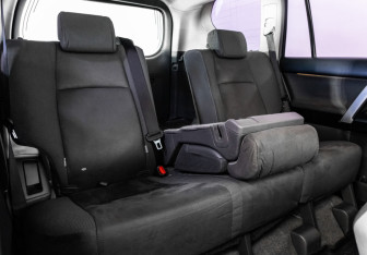 Подержанный автомобиль Toyota Land Cruiser Prado 2013 года (25 фото)