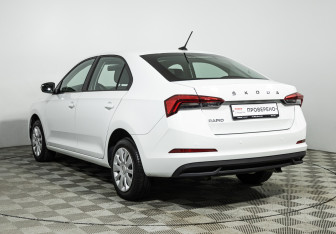 Подержанный автомобиль Skoda Rapid Liftback 2021 года (7 фото)
