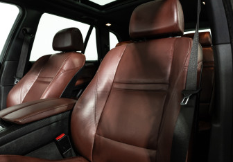 Подержанный автомобиль BMW X5 2007 года (17 фото)