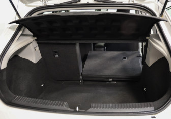Подержанный автомобиль SEAT Leon Hatchback 2013 года (23 фото)
